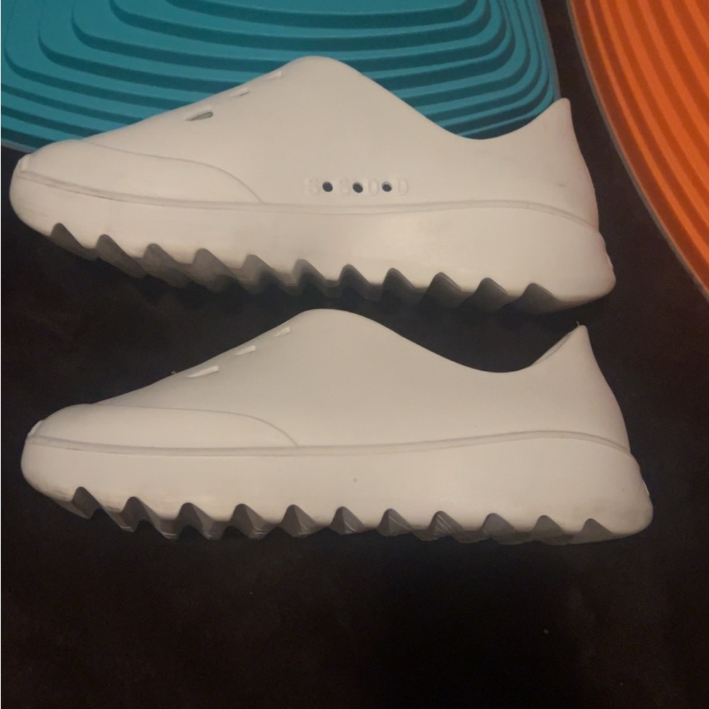 White Wolves Sneakers - Picture 3 of 8